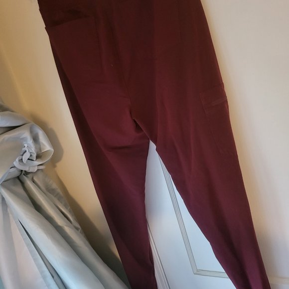 FIGS DISNEY LIMITED EDITION DISNEY BURGUNDY - Picture 2 of 13